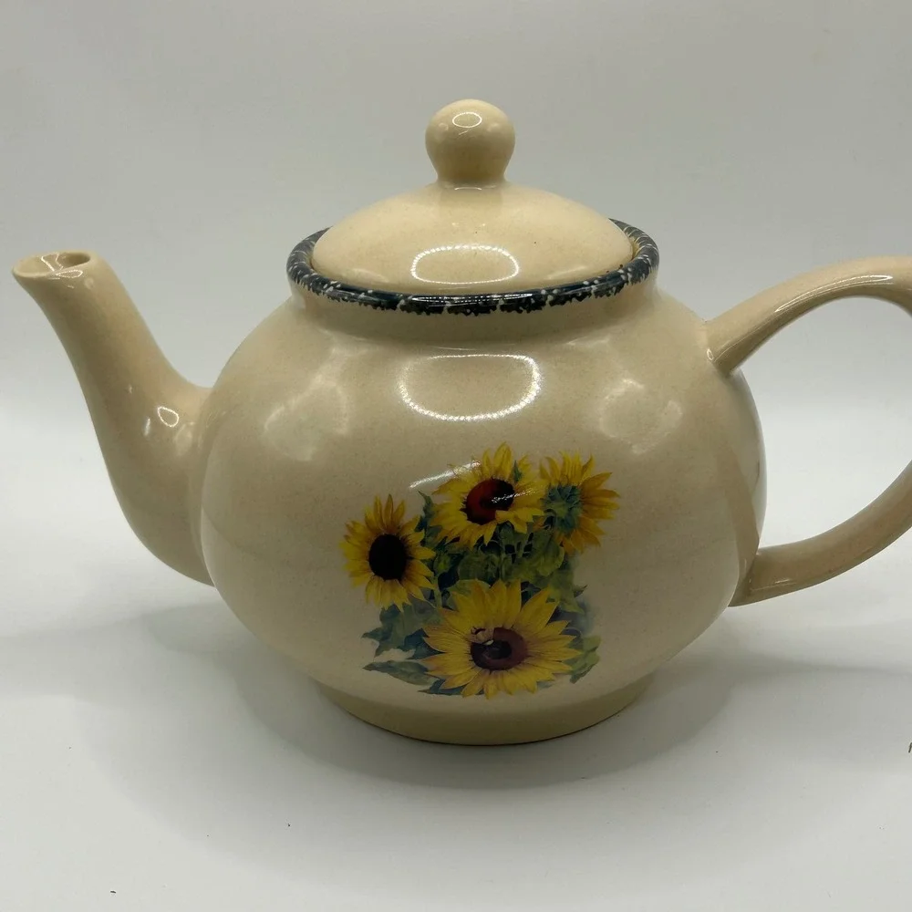 Home & Garden Party Ltd Sunflower Ceramic Teapot Cream 2002 Vintage